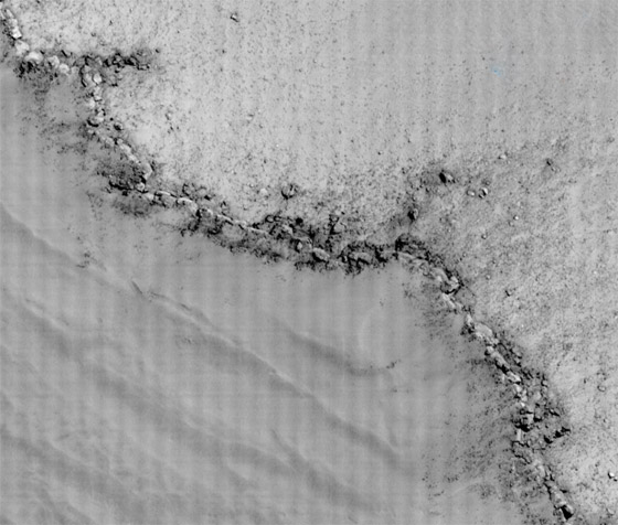  صورة رقم 8 - اكتشاف مثير.. نيزك يضرب المريخ ويفجر جليدا