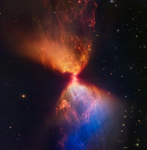 شكلها غريب.. تلسكوب جيمس ويب يلتقط صور لسحابة ضخمة مذهلة صورة رقم 1