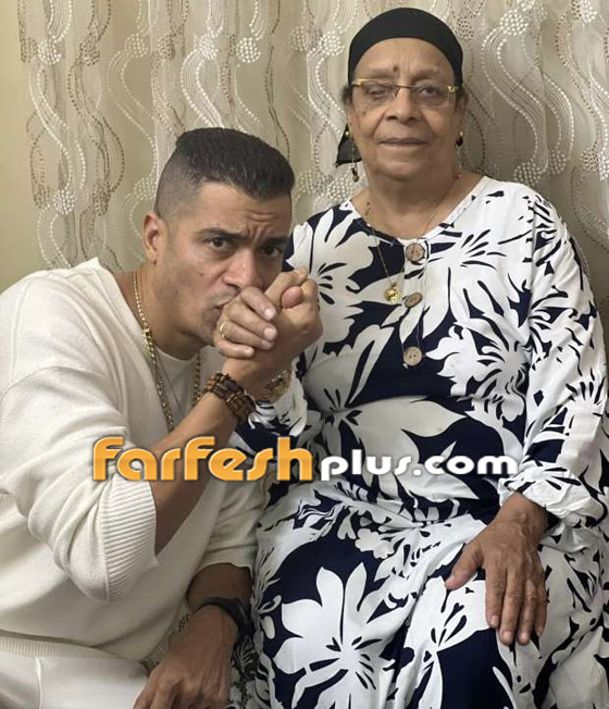  صورة رقم 2 - حسن شاكوش يقبل قدم والدته بعد إعلان حفله في المونديال.. 