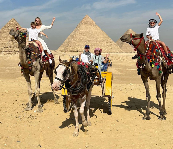  صورة رقم 3 - بالصور: إيفانكا ابنة ترامب وأسرتها أمام الأهرامات: أستكشف جمال مصر