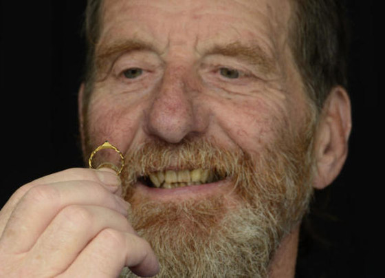  صورة رقم 2 - بريطاني يعثر على خاتم من العصور الوسطى يقدر ثمنه بـ35 ألف دولار!