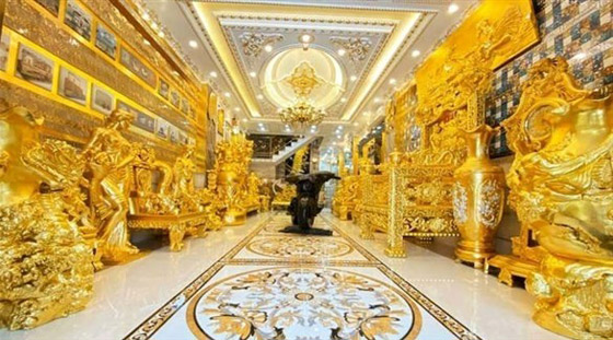 صور : رجل أعمال فيتنامي يبني منزلاً من الذهب لجذب السياح صورة رقم 1