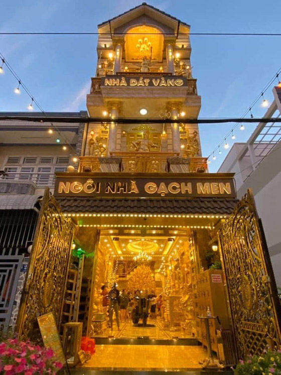 صور : رجل أعمال فيتنامي يبني منزلاً من الذهب لجذب السياح صورة رقم 2