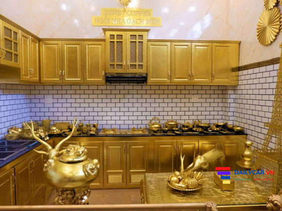 صور : رجل أعمال فيتنامي يبني منزلاً من الذهب لجذب السياح صورة رقم 4