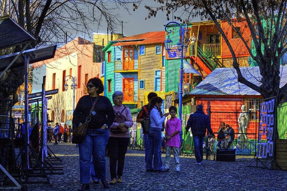  صورة رقم 1 - لا بوكا.. من بلدة متهالكة إلى أشهر شوارع الفن في العالم