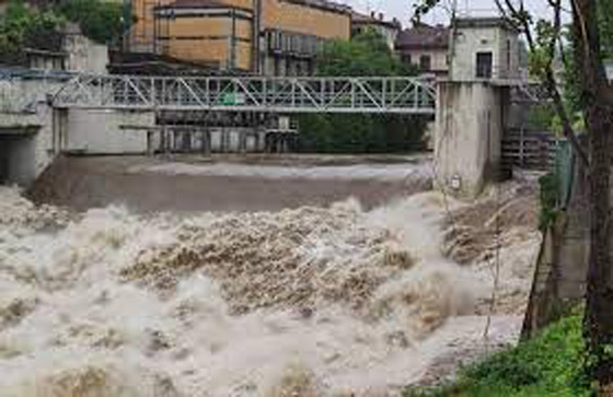 جرفتهم المياه والانهيارات.. قتيلة و11 مفقوداً في إيطاليا صورة رقم 6
