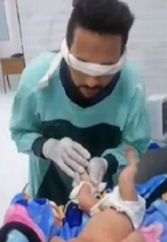  صورة رقم 2 - فيديو مؤلم: ممرض معصوب العينين يراهن زميله ويركب كانيولا لرضيع يصرخ ألما!
