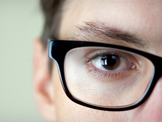 6 أسباب مدمرة للعين تقود إلى ارتداء النظارات.. تجنبها صورة رقم 4