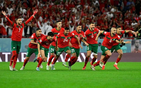 رافعين علم فلسطين.. لاعبو المغرب يحتفلون بتأهلهم لربع نهائي مونديال قطر (فيديو) صورة رقم 6