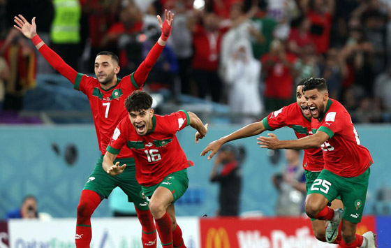 رافعين علم فلسطين.. لاعبو المغرب يحتفلون بتأهلهم لربع نهائي مونديال قطر (فيديو) صورة رقم 11