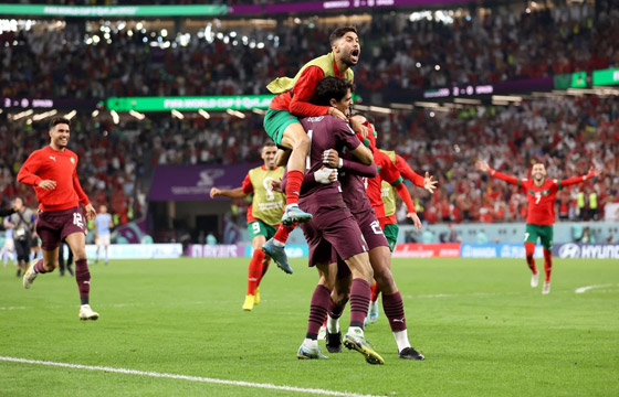 رافعين علم فلسطين.. لاعبو المغرب يحتفلون بتأهلهم لربع نهائي مونديال قطر (فيديو) صورة رقم 15