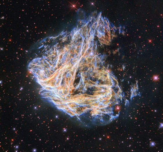  صورة رقم 1 - تلسكوب هابل يلتقط بقايا مذهلة لمستعر أعظم في مجرة مجاورة لنا