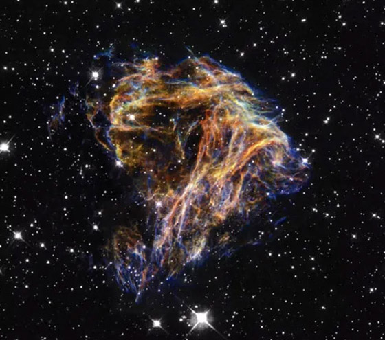  صورة رقم 2 - تلسكوب هابل يلتقط بقايا مذهلة لمستعر أعظم في مجرة مجاورة لنا