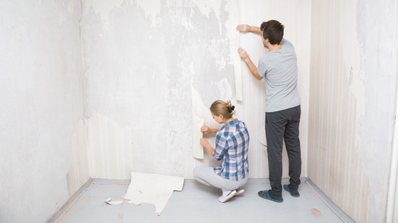 صورة رقم 2 - هذه أفضل الطرق لإزالة ورق الجدران القديم