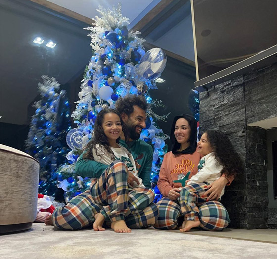 بالصور: محمد صلاح يحتفل مع عائلته بعيد الميلاد صورة رقم 2