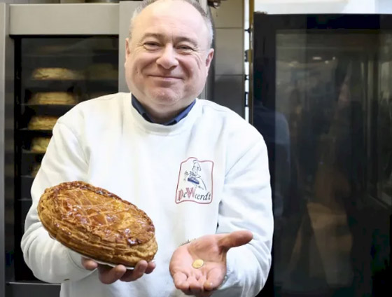  صورة رقم 4 - مخبز بلجيكي يفاجئ زبائنه بقطع ذهبية في الكعك
