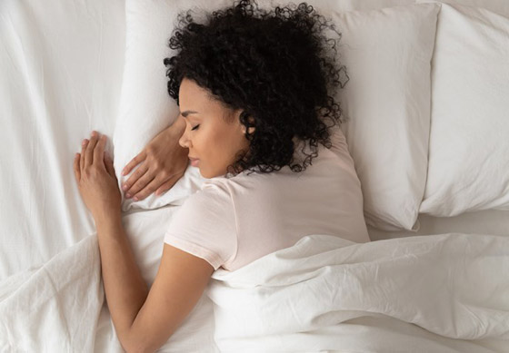  صورة رقم 3 - 3 نصائح تساعدك على تجنب تجاعيد البشرة أثناء النوم