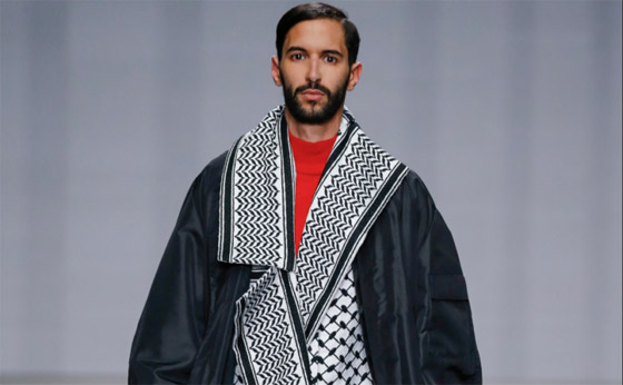  صورة رقم 6 - فيديو وصور: مصمم هولندي يقدم أزياء بألوان الكوفية الفلسطينية 