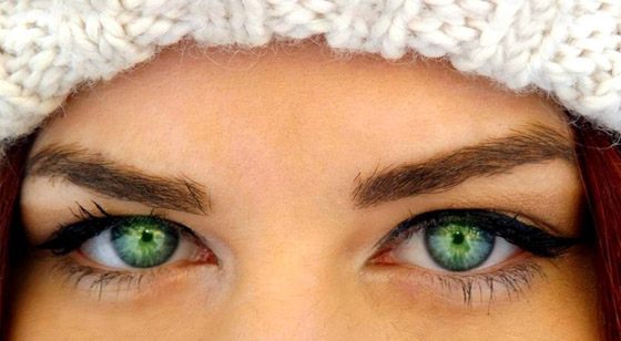  صورة رقم 2 - كيف تعثرين على محدد العيون المناسب للون عينيك؟