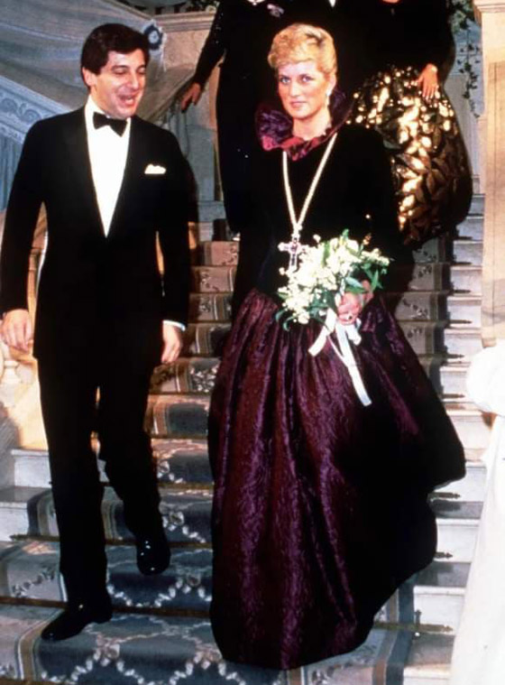  صورة رقم 8 - كيم كارداشيان تشتري قلادة ارتدتها الأميرة ديانا.. ثمنها 197 ألف دولار ومالكها الأصلي فلسطيني