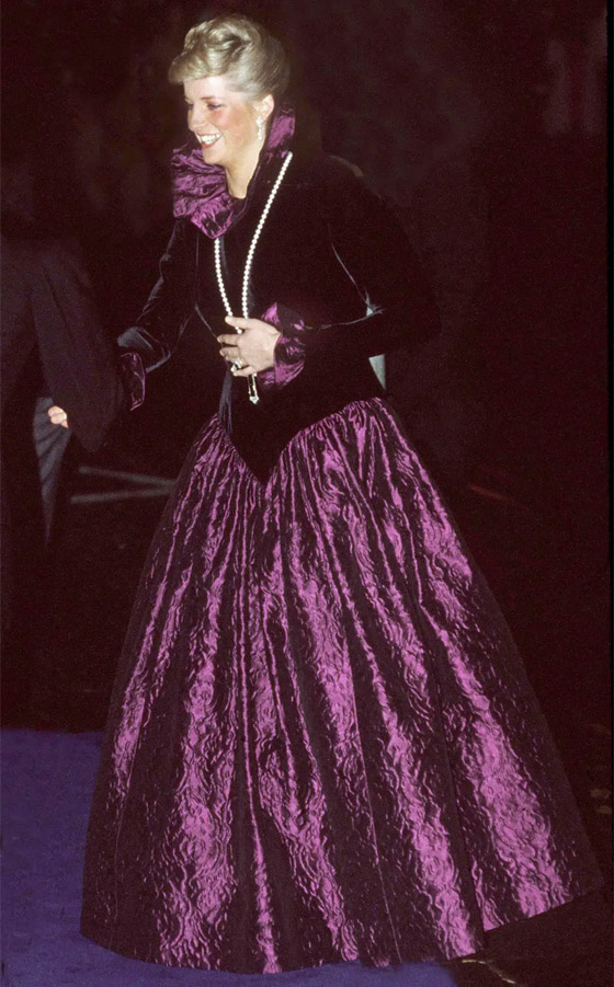  صورة رقم 9 - كيم كارداشيان تشتري قلادة ارتدتها الأميرة ديانا.. ثمنها 197 ألف دولار ومالكها الأصلي فلسطيني