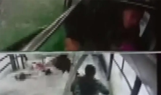 فيديو: لحظات مرعبة لركاب سقطت بهم الحافلة في بحيرة بتركيا صورة رقم 11