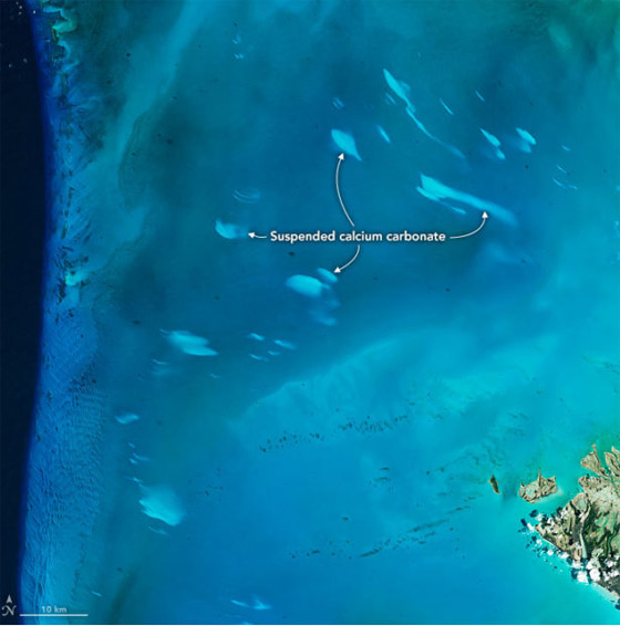 لغز محير: سحب بيضاء غامضة تستمر بالظهور بالقرب من جزر البهاما! صورة رقم 1