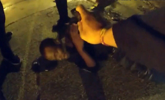 فيديو مؤلم يُظهر ضربا وحشيا لرجل أسود على يد الشرطة الأمريكية يُسبب بوفاته! صورة رقم 7