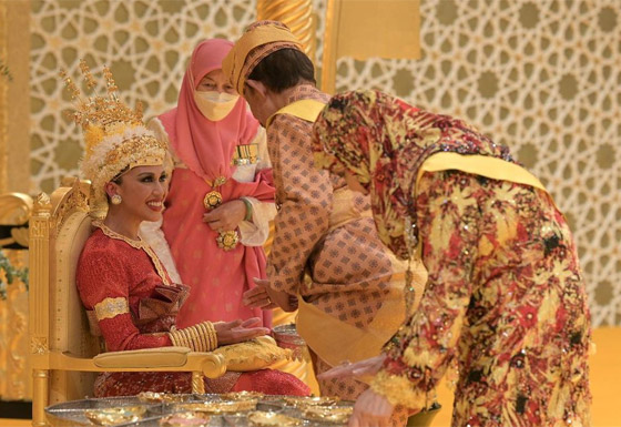فيديو وصور: زفاف ابنة سلطان بروناي تتزوج بحفل فخم استمر 9 أيام صورة رقم 10