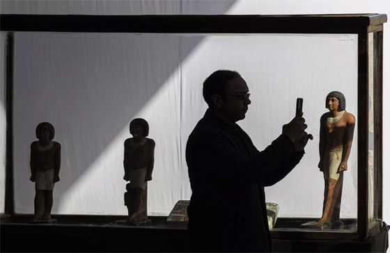 اكتشافات أثرية جديدة في مصر: مومياوات ومقابر ومقطع من كتاب 