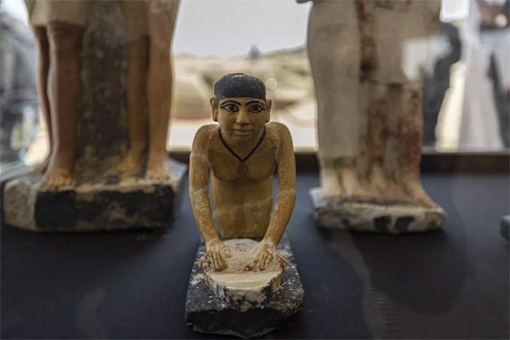 اكتشافات أثرية جديدة في مصر: مومياوات ومقابر ومقطع من كتاب 