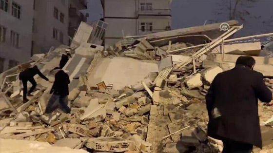 زلزال عنيف يضرب تركيا وسوريا والمنطقة! اكثر من 100 قتيل ومئات الجرحى! فيديوهات وصور صورة رقم 4