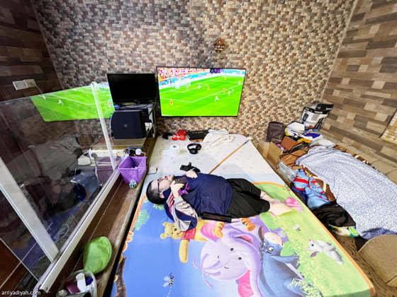 فيديو وصور: أردني من ذوي الاحتياجات الخاصة يبدع بتحليل مباريات كرة القدم ويصبح نجمًا صورة رقم 1