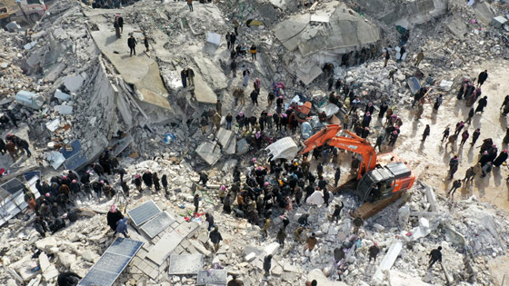  صورة رقم 3 - زلزال تركيا وسوريا: 4500 قتيل والآلاف تحت الركام.. زلزال ثالث يضرب المنطقة!