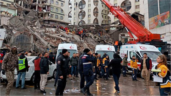  صورة رقم 6 - زلزال تركيا وسوريا: 4500 قتيل والآلاف تحت الركام.. زلزال ثالث يضرب المنطقة!