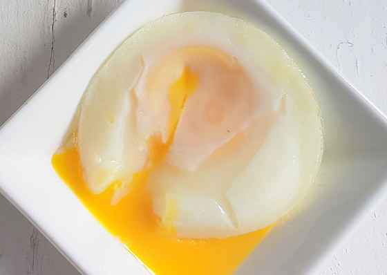  صورة رقم 5 - إليكم طريقة تحضير بيض عيون مغلي بالماء.. أكثر صحية ولذة