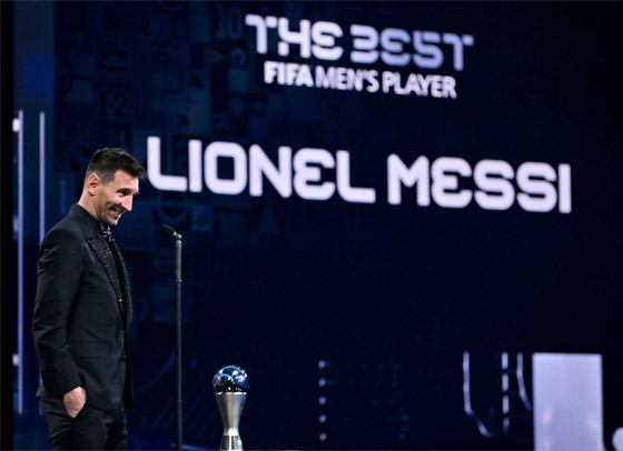 صورة رقم 8 - ميسي أفضل لاعب في العالم.. فاز بجائزة فيفا للمرة الثانية.. صور