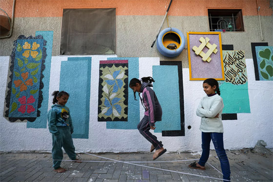  صورة رقم 2 - بالصور: منازل أحد أحياء مدينة غزة تبتهج بألوان رمضانية