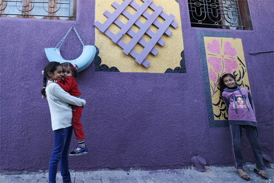  صورة رقم 6 - بالصور: منازل أحد أحياء مدينة غزة تبتهج بألوان رمضانية