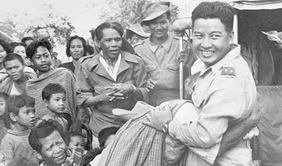  صورة رقم 9 - ملك كمبوديا الشقي: قصة سيهانوك الذي تنازل عن عرشه لأبيه مرتين
