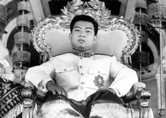  صورة رقم 1 - ملك كمبوديا الشقي: قصة سيهانوك الذي تنازل عن عرشه لأبيه مرتين
