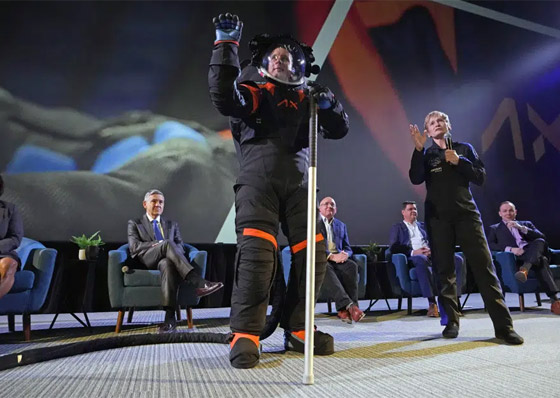  صورة رقم 4 - وداعا لبذلات رائد الفضاء آرمسترونغ.. ناسا تكشف النقاب عن تصميم جديد