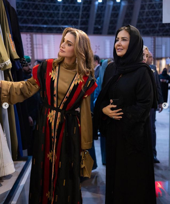  صورة رقم 3 - الملكة رانيا تظهر بالحجاب بعد أدائها مناسك العمرة.. فيديو