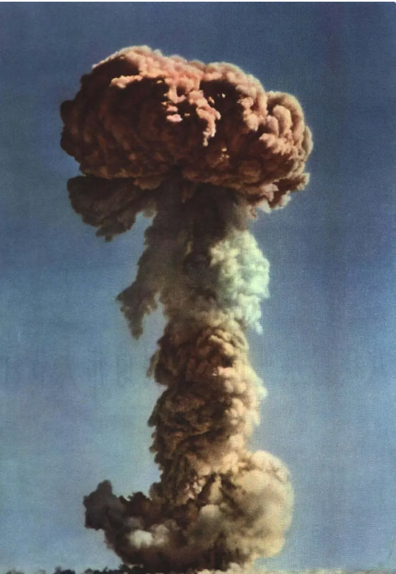  صورة رقم 1 - وسط ذهول أميركي سوفييتي.. فجرت الصين أولى قنابلها النووية