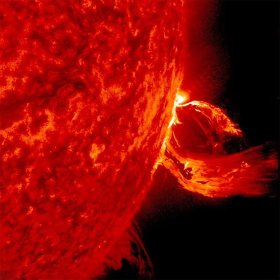 تطلق رياحا تتجه نحو الأرض.. اكتشاف بقعة هائلة على سطح الشمس صورة رقم 9