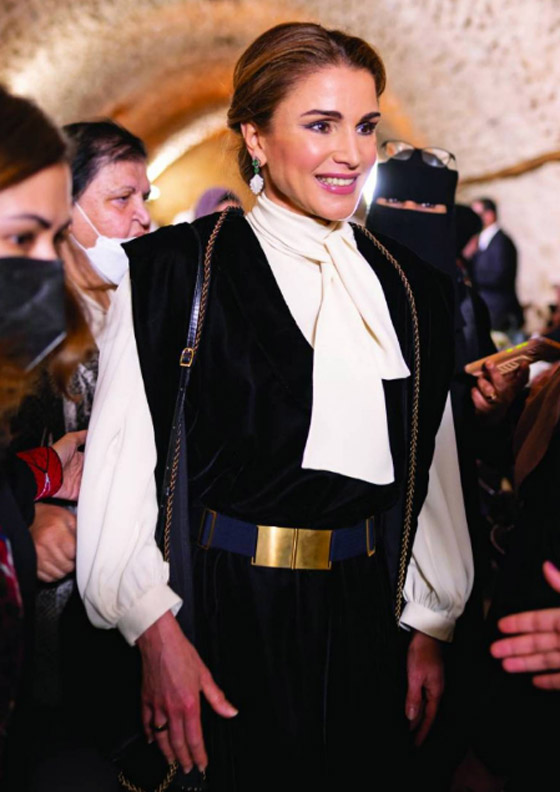  صورة رقم 3 - صور الملكة رانيا: أناقة التراث وإطلالة الأصالة العربية في رمضان والعيد