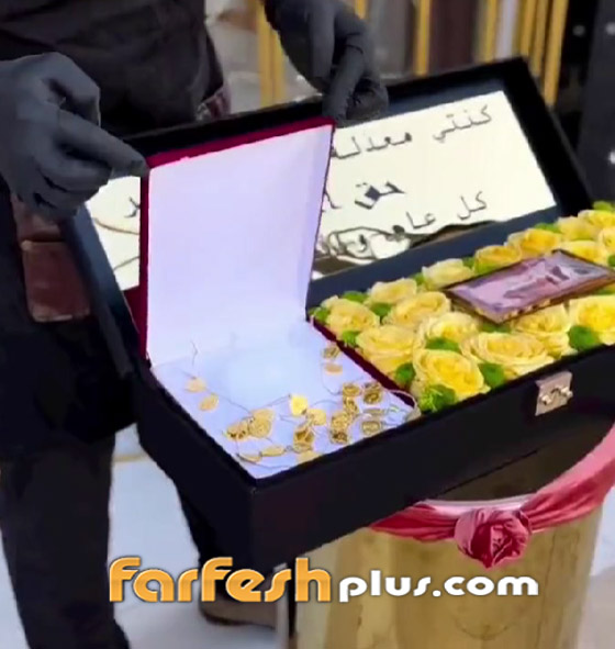  صورة رقم 3 - أردني يهدي زوجته 30 ليرة ذهب (45 ألف دولار) لتعبها في رمضان.. ومفاجأة لأهلها