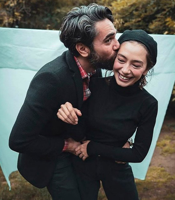  صورة رقم 10 - الممثل التركي قادير دوغلو يتزوج عرفيا شابة جامعية وزوجته النجمة نسلهان أتاغول تطلب الطلاق