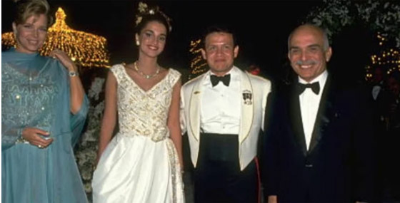  صورة رقم 5 - فيديو وصور زفاف الملك عبدالله والملكة رانيا، وظهور بطاقة الحفل بعد 30 عاماً