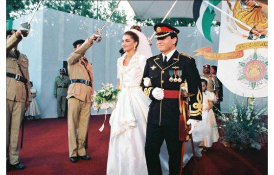  صورة رقم 6 - فيديو وصور زفاف الملك عبدالله والملكة رانيا، وظهور بطاقة الحفل بعد 30 عاماً